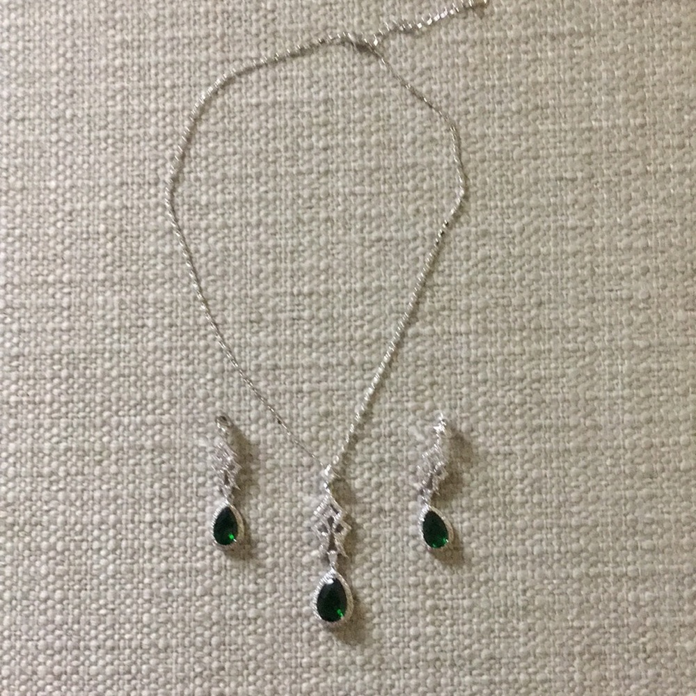 Emerald Necklace and earrings